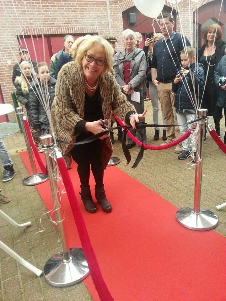Opening Pure & Timeless door Viola Holt