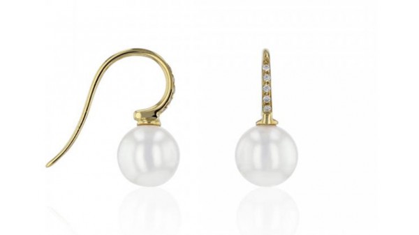Gouden oorhaken met Akoya parel en diamant