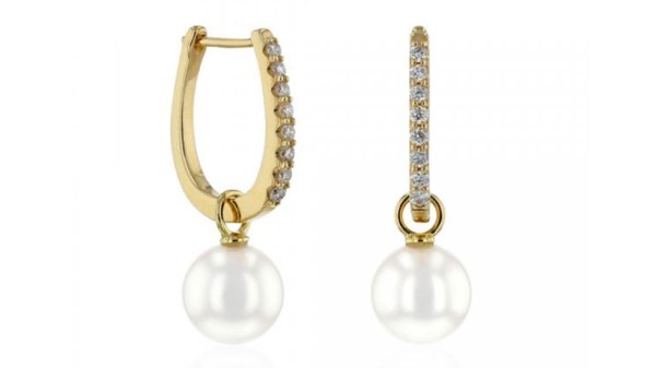Gouden Akoya oorringen met diamant