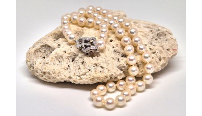 Akoya collier met witgouden slot met diamanten