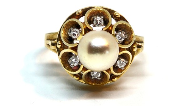 Kroonvormige Akoya Parelring met diamanten