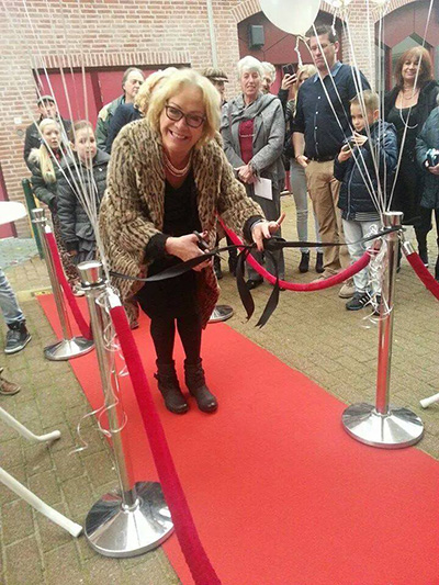 Viola Holt opent parelwinkel in Bussum Viola Holt opent parelwinkel in Bussum